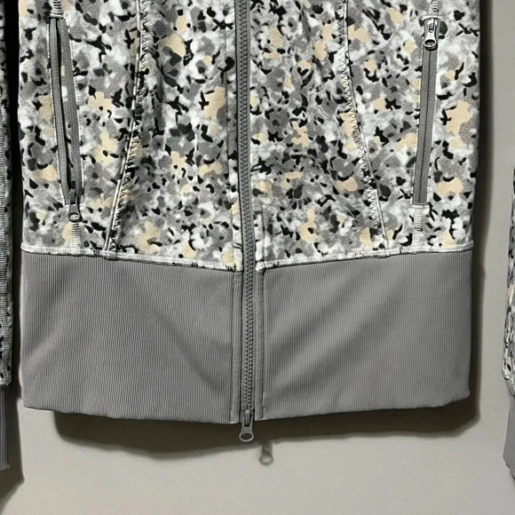 Lululemon Nice  Asana Jacket Not So Petite Fleur Silver - Picture 9 of 14